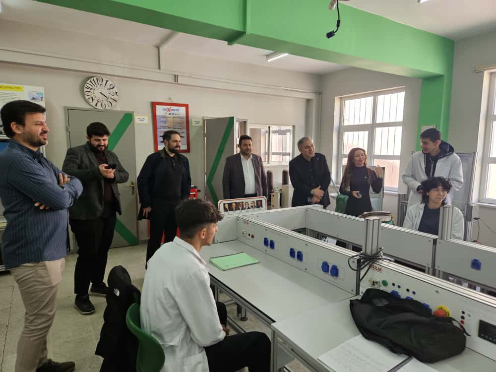MÜSİAD ENERJİ VE ÇEVRE SEKTÖR KURULU DR. NUREDDİN ERK PERİHAN ERK MESLEKİ VE TEKNİK ANADOLU LİSESİ’Nİ ZİYARET ETTİ